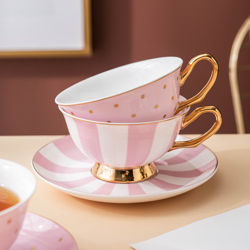 セラミックピンクコーヒーマグカップ、ディッシュティーカップ付 - Coffee Tea Drinks のレビューと価格